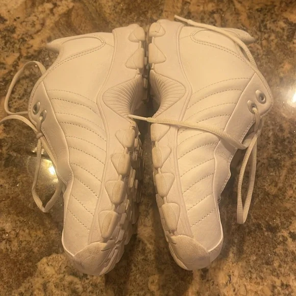 K Swiss shoes white size 8 very gently worn. - Picture 4 of 8